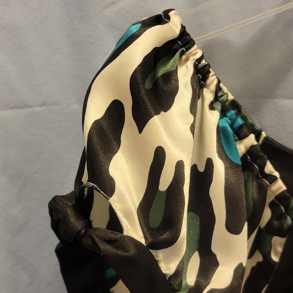 Woman's Signature by Robbie Bee Dress Size 8 Color Black & White - Picture 4 of 4